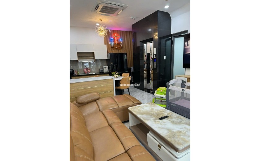 Bán nhà đẹp 4 tầng full tiện nghi – thang máy + NLMT – đường 10m Phước Long